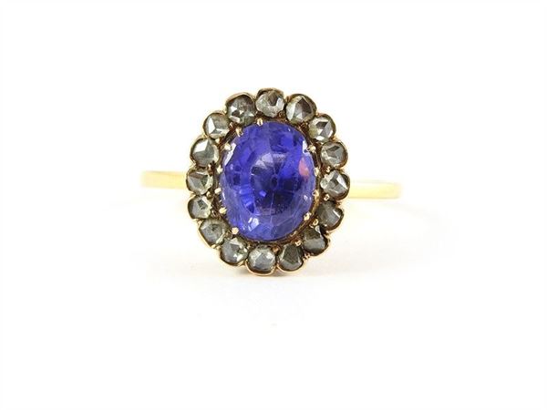 Yellow gold ring with unheated sapphires and rose cut diamonds