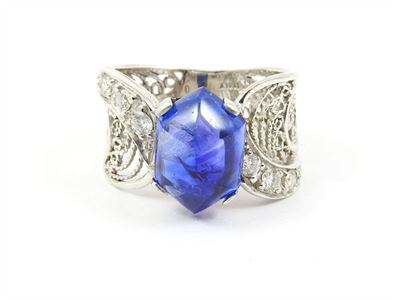 Anello in Oro Bianco, Zaffiro Cabochon e Diamanti