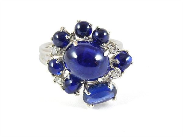 White gold ring with cabochon cut sapphires and brilliant cut diamonds