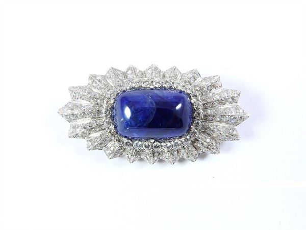 White gold brooch with cabochon cut unheated sapphire and diamonds