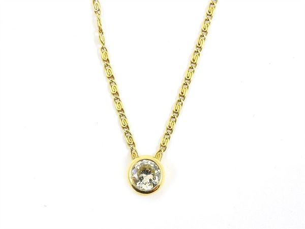 Yellow gold small chain with diamond