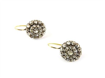 Paio di Orecchini in Oro Giallo, Argento e Rose di Diamante