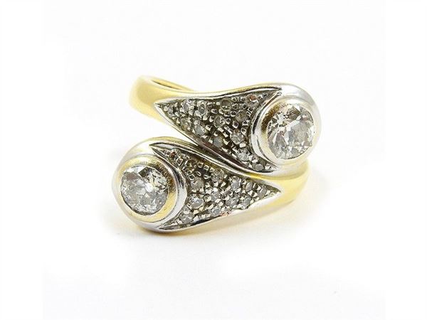 Yellow and white gold croisÃ© ring with diamonds