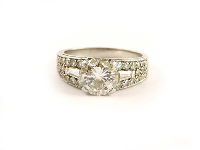 Anello Solitario in Oro Bianco e Diamanti