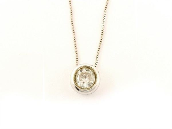 White gold small chain with diamond stud