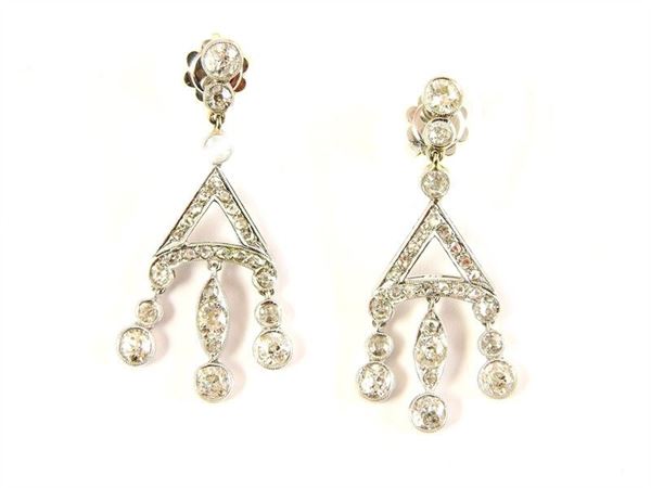 White gold and diamonds ear pendants