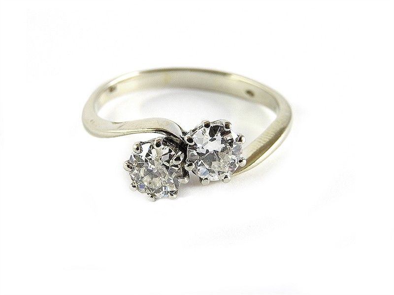 Anello Contrariã© in Oro Bianco e Diamanti