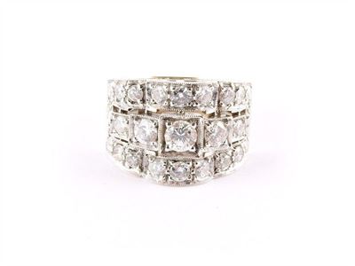 Anello a Fascia in Oro Bianco e Diamanti Realizzato in Stile