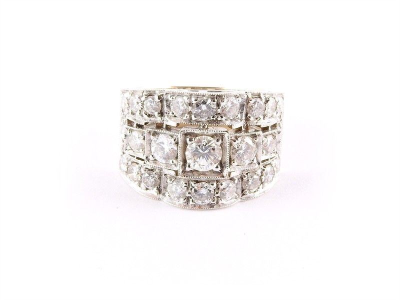 Anello a Fascia in Oro Bianco e Diamanti Realizzato in Stile