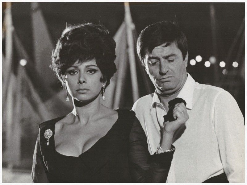 Sandra Milo e Enrico Maria Salerno sul Set De "L'ombrellone"