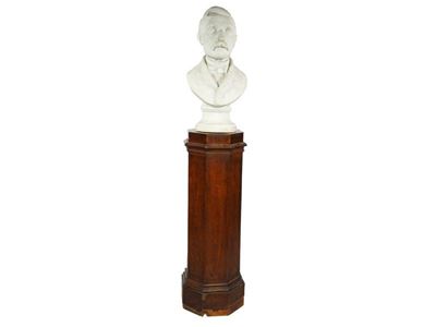 Busto di Gentiluomo con Baffi in Marmo Bianco