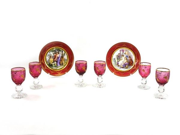 Lotto serie di sei bicchieri in cristallo molato color porpora