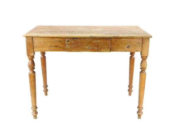 Tavolino rustico in legno tenero