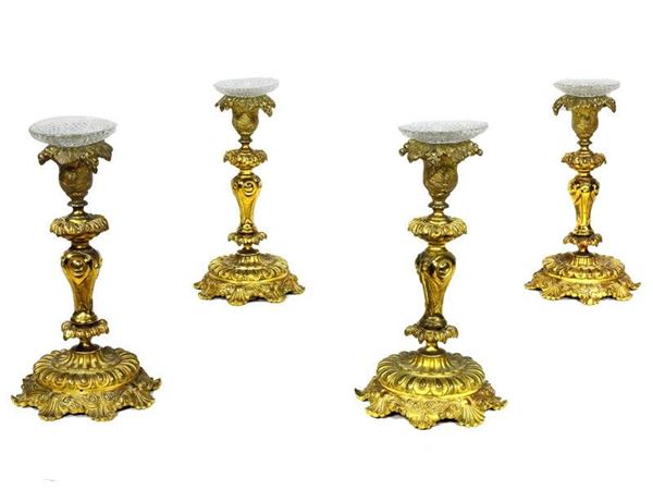 Serie di quattro candelieri in bronzo dorato