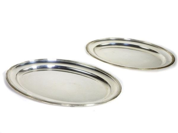 Due vassoi ovali in argento