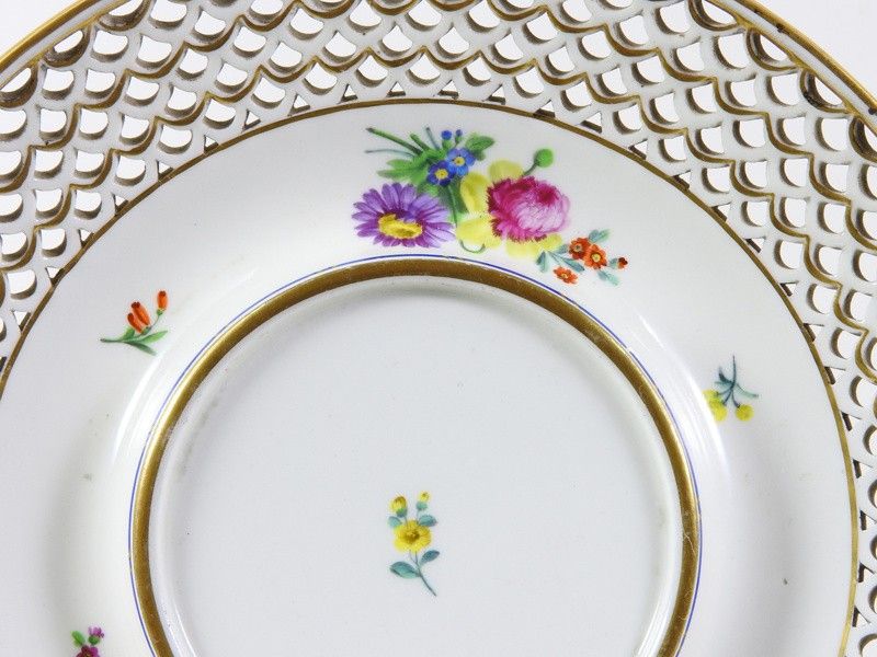 Serie di Quattro Alzate in Bronzo Dorato e Porcellana