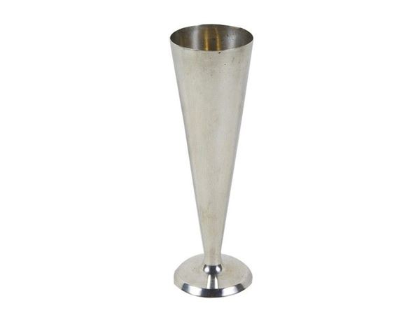 Piccolo vaso a calice in argento
