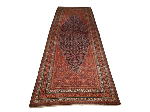 Grande tappeto galleria caucasico
