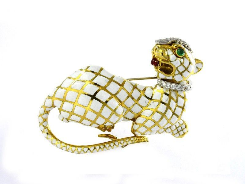 Spilla Animalier in Oro Giallo, Platino, Smalto, Diamanti, Smeraldi e Rubino