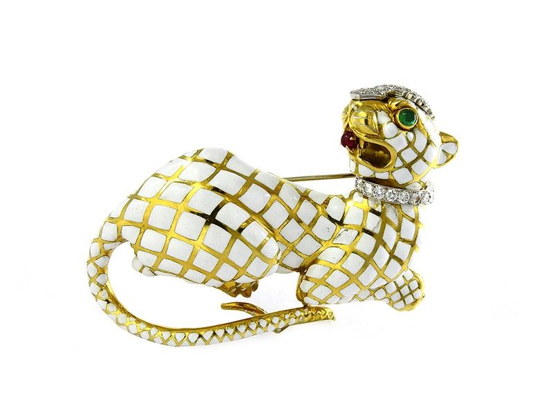 Spilla Animalier in Oro Giallo, Platino, Smalto, Diamanti, Smeraldi e Rubino