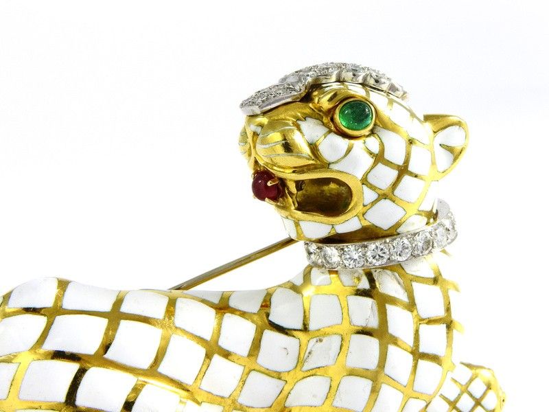 Spilla Animalier in Oro Giallo, Platino, Smalto, Diamanti, Smeraldi e Rubino