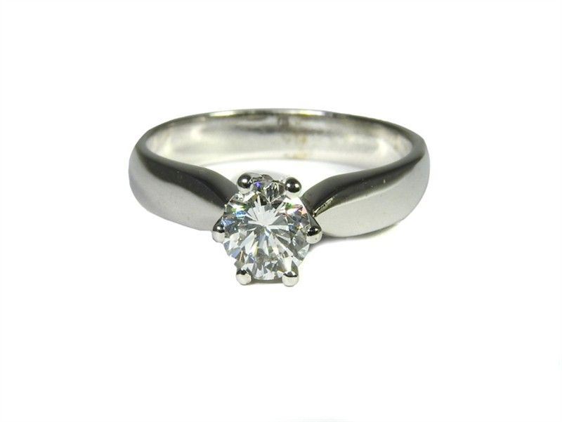 Anello Solitario in Oro Bianco e Diamante