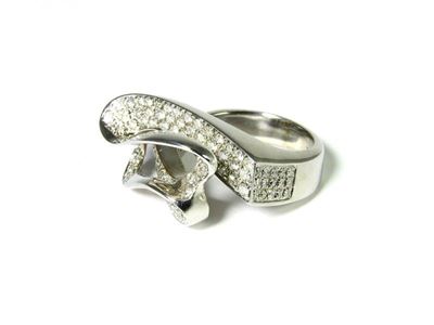 Anello di Design in Oro Bianco e Diamanti