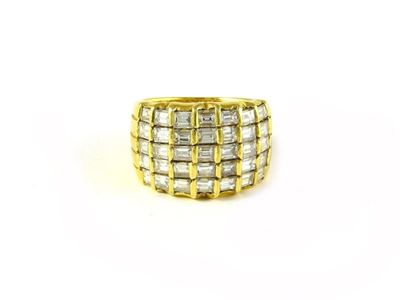 Anello a Fascia in Oro Giallo e Diamanti