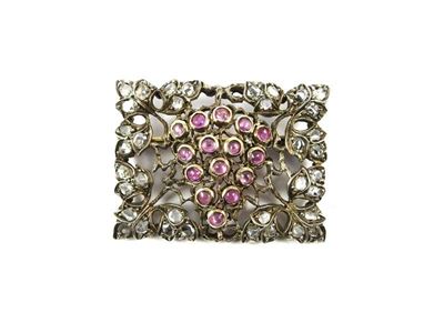 Spilla in Oro Bianco, Oro Giallo, Diamanti e Corindoni Rosa
