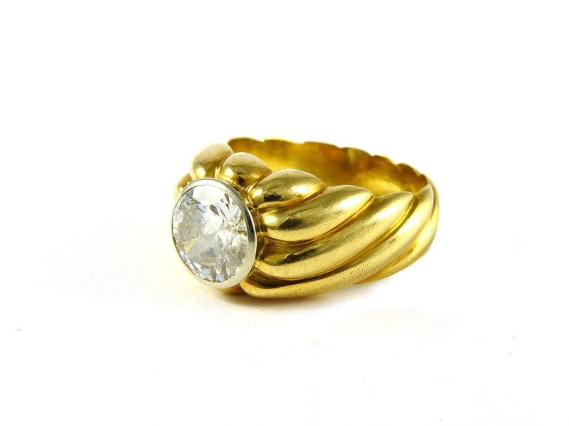 Anello in Oro Giallo e Diamante
