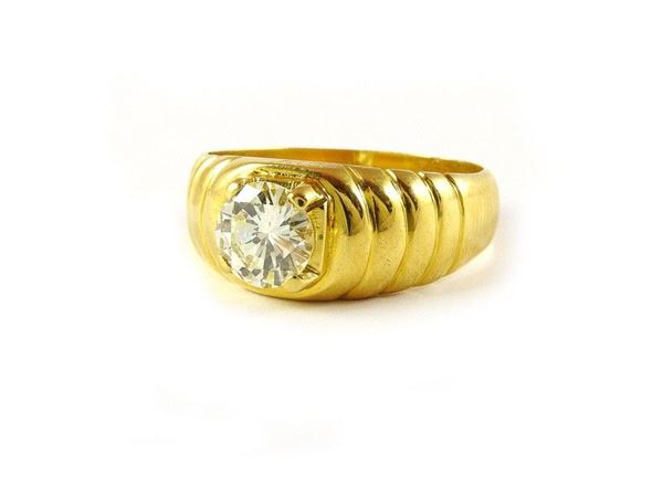Anello a fascia fesonata in oro giallo e diamante