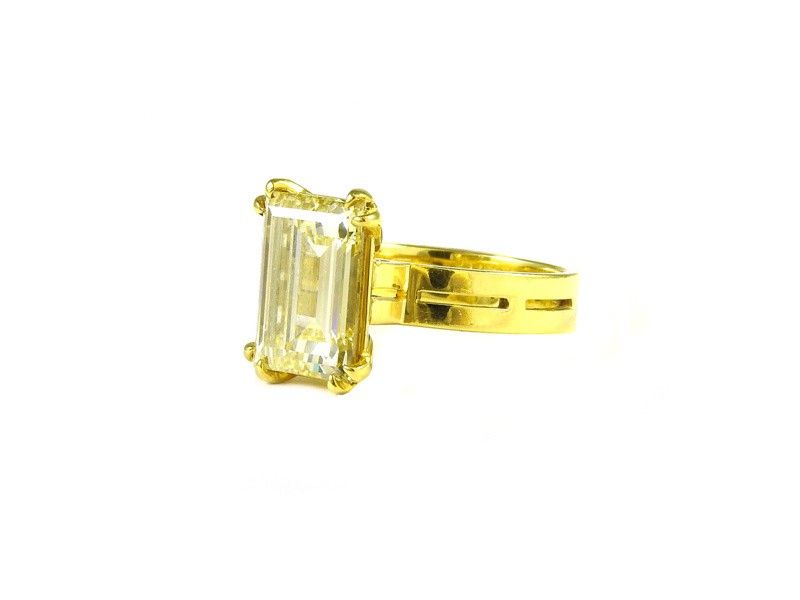 Anello Solitario in Oro Giallo e Diamante