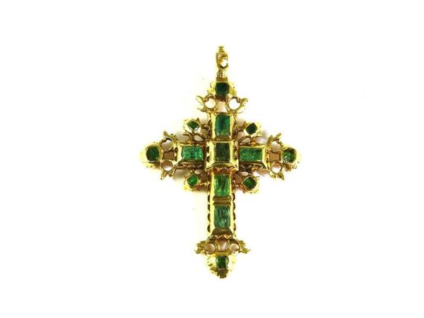 Antica croce in oro giallo e smeraldi