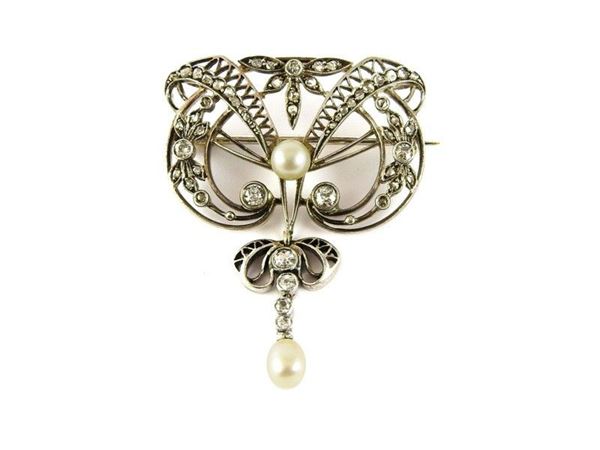 Rhodiumâ€“plated yellow gold Liberty style brooch with diamonds and pearls