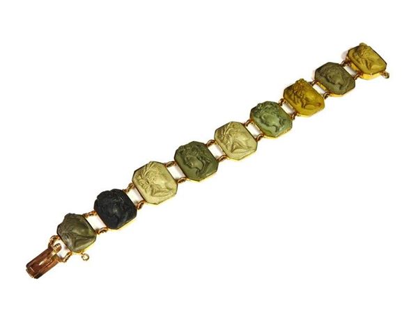 Low alloyed gold bracelet with nine cameo lava stones