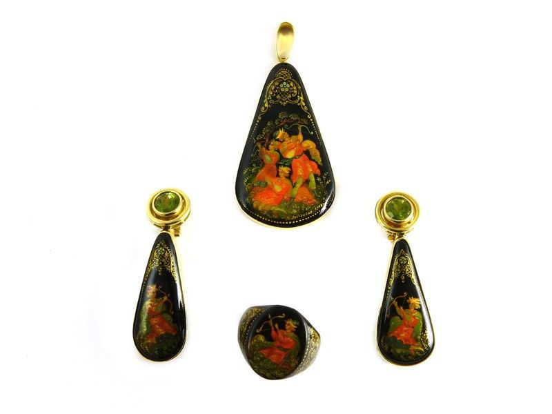 Parure in Lacca Russa e Peridoti