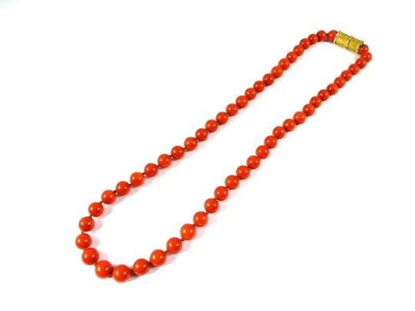 Round beads red coral necklace with wrought yellow gold clasp