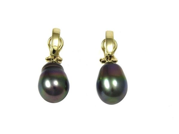 Yellow gold ear pendants with pear shape Tahiti cultured pearls