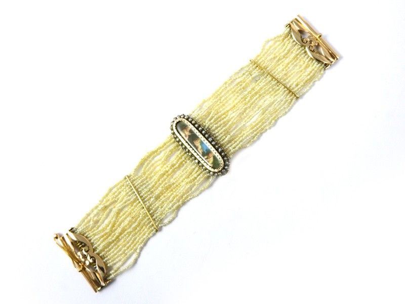 Bracciale Formato da Venti Fili di Microperle