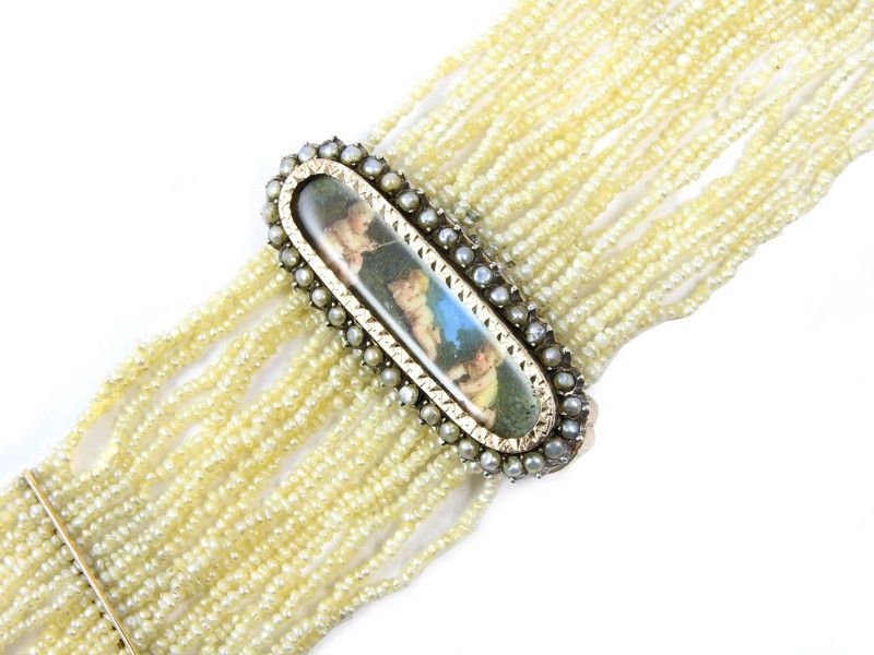 Bracciale Formato da Venti Fili di Microperle
