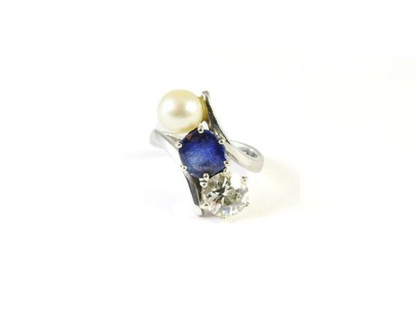 White gold ring with diamond, sapphire and pearl