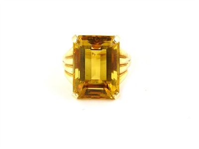 Anello in Oro Giallo e Quarzo Citrino di Forma Rettangolare