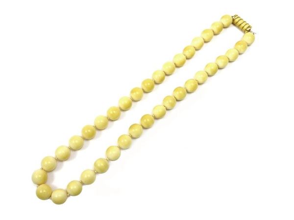 Ivory beads necklace with yellow gold and ivory clasp