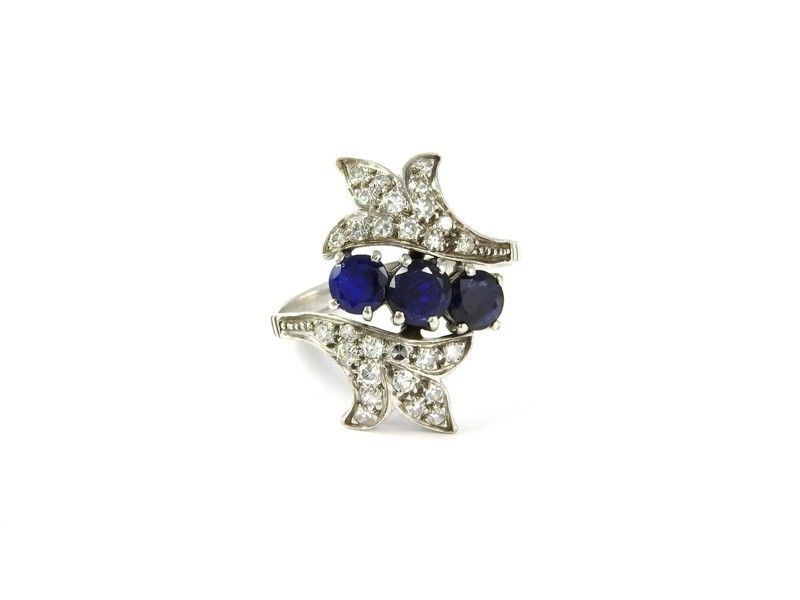 Anello in Oro Bianco, Zaffiri Tondi e Diamanti