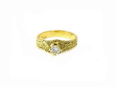 Anello Solitario a Fascia in Oro Giallo e Diamante