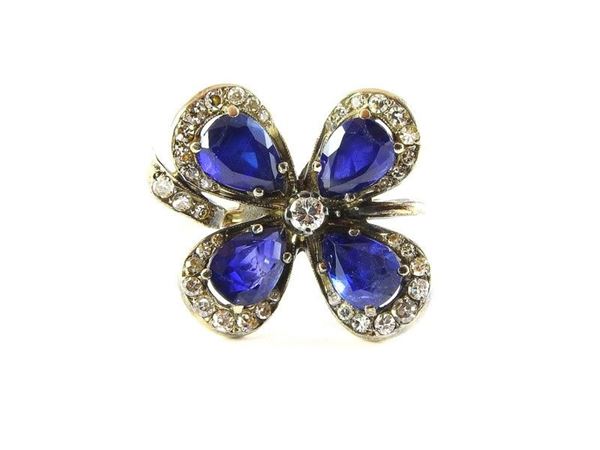 White gold  four-leaved clover shaped ring with pearshape sapphires and diamonds