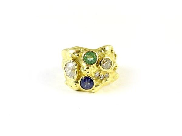Yellow gold fancy ring with diamonds, sapphire and emerald