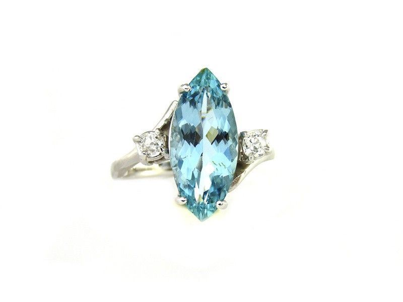 Anello in Oro Bianco, Acquamarina e Diamanti