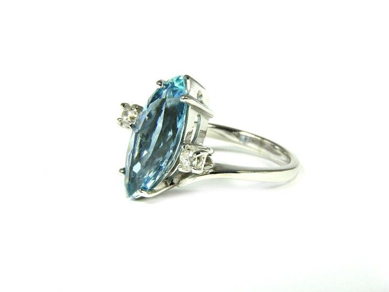 Anello in Oro Bianco, Acquamarina e Diamanti