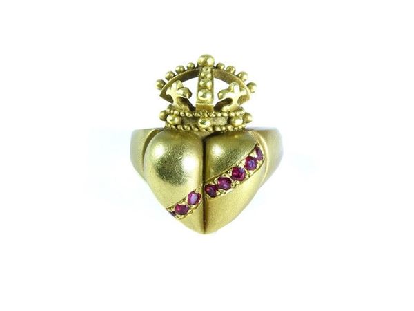 Yellow gold heart shaped crowned ring set with rubies